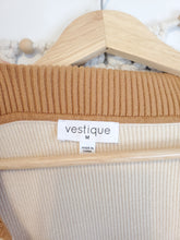 Load image into Gallery viewer, Vestique Collared Sweater (M)
