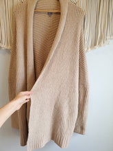Load image into Gallery viewer, Aerie Cozy Oversized Cardi (S)
