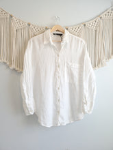 Load image into Gallery viewer, Zara White Linen Button Up (S)
