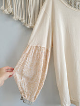 Load image into Gallery viewer, Free People Oversized Puff Sleeve Top (M)
