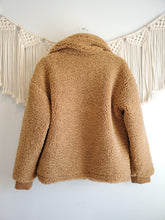Load image into Gallery viewer, Levi&#39;s Cozy Sherpa Zip Up (M)
