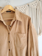 Load image into Gallery viewer, Camel Cord Button Up (M)
