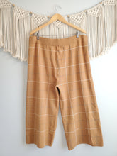 Load image into Gallery viewer, Roolee Wide Leg Crop Pants (XXL)
