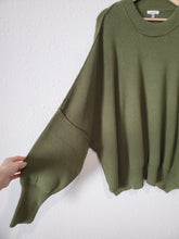 Load image into Gallery viewer, Puff Sleeve Sweater (2X)
