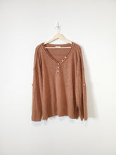 Load image into Gallery viewer, Promesa Rust Henley Sweater (L)
