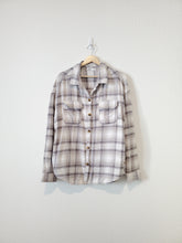 Load image into Gallery viewer, Gray Plaid Button Up Flannel (L)
