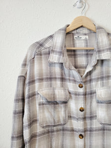 Gray Plaid Button Up Flannel (L)