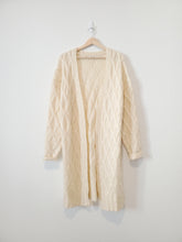 Load image into Gallery viewer, Long Textured Cream Cardi (L)
