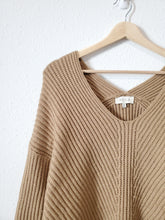 Load image into Gallery viewer, Neutral Chunky Sweater (M)
