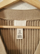 Load image into Gallery viewer, Chunky Button Up Sweater (XL)
