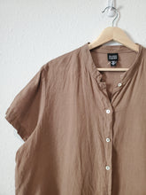 Load image into Gallery viewer, Eileen Fisher Mocha Linen Tee (XL)
