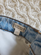 Load image into Gallery viewer, Madewell Perfect Vintage Jeans (27)

