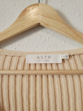 Load image into Gallery viewer, Astr Ribbed Puff Sleeve Sweater (L)
