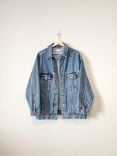 Load image into Gallery viewer, Topshop Oversized Denim Jacket (2)

