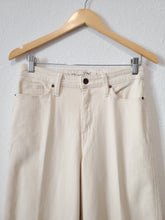 Load image into Gallery viewer, Ecru Wide Leg Jeans (4/27)
