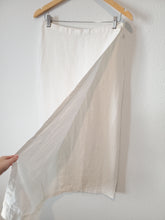 Load image into Gallery viewer, NEW Linen Maxi Skirt (M)
