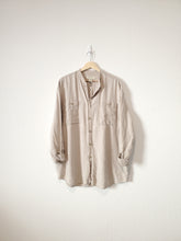 Load image into Gallery viewer, Vintage Oat Linen Button Up (M)
