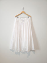 Load image into Gallery viewer, NEW Gap White Midi Skirt (XL)
