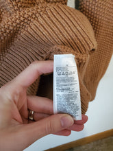 Load image into Gallery viewer, Brown Waffle Knit Sweater (M)
