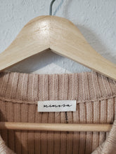 Load image into Gallery viewer, Neutral Ribbed Sweater (S/M)
