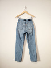 Load image into Gallery viewer, A&amp;F 90s Straight Jeans (27/4)
