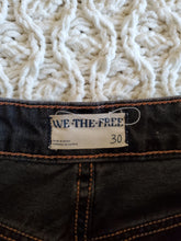 Load image into Gallery viewer, Free People Black Barrel Jeans (30)
