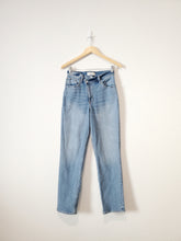Load image into Gallery viewer, A&amp;F 90s Straight Jeans (27/4)
