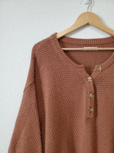 Load image into Gallery viewer, Brown Waffle Henley Sweater (M)
