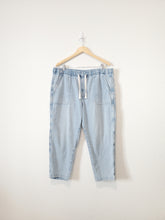 Load image into Gallery viewer, Gap Light Wash Easy Jeans (XL)
