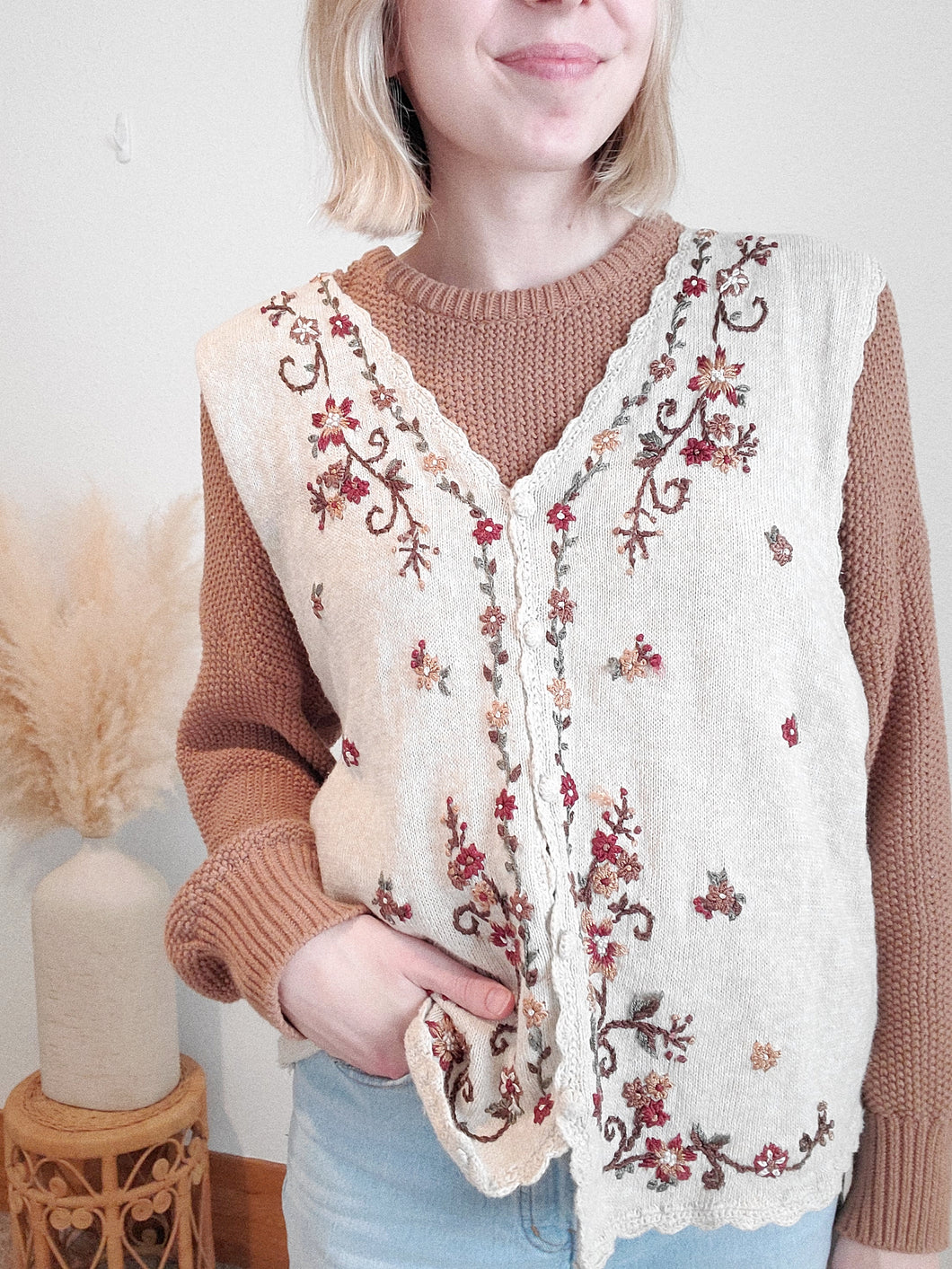 Vintage Embroidered Sweater Vest (XL)