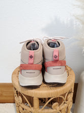 Load image into Gallery viewer, Columbia Hiking Sneaker Boots (9.5)
