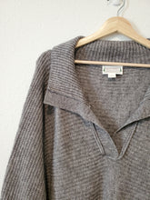 Load image into Gallery viewer, Chunky Collared Sweater (L)
