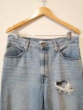 Load image into Gallery viewer, Levi&#39;s &#39;94 Baggy Jeans (30)
