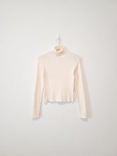 Load image into Gallery viewer, Urban Ribbed Turtleneck Top (M)
