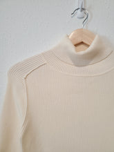 Load image into Gallery viewer, Urban Ribbed Turtleneck Top (M)
