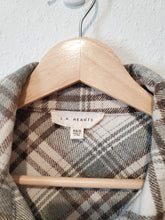 Load image into Gallery viewer, Plaid Crop Button Up Shacket (XS/S)
