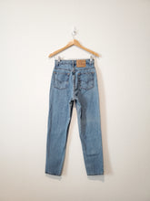 Load image into Gallery viewer, Vintage Levi&#39;s 521 Straight Jeans (26)
