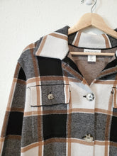 Load image into Gallery viewer, Plaid Button Up Shacket (S)
