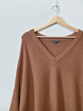 Load image into Gallery viewer, Brown Slouchy Ribbed Sweater (L)
