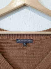 Load image into Gallery viewer, Brown Slouchy Ribbed Sweater (L)

