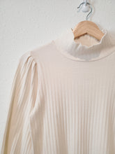 Load image into Gallery viewer, Bohme Puff Sleeve Top (S)
