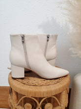 Load image into Gallery viewer, Marc Fisher White Booties (8.5)
