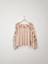 Load image into Gallery viewer, In Loom Floral Embroidered Top (M)
