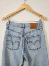 Load image into Gallery viewer, Levi&#39;s Ribcage Straight Jeans (26)
