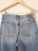 Load image into Gallery viewer, Madewell Baggy Tapered Jeans (28)
