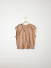 Load image into Gallery viewer, Brown Cable Knit Sweater Vest (M)
