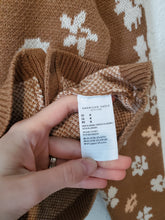 Load image into Gallery viewer, Brown Ditsy Floral Sweater (M)
