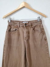 Load image into Gallery viewer, Motel Brown Relaxed Jeans (XS)
