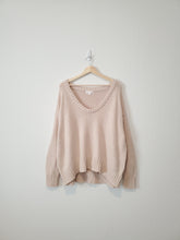 Load image into Gallery viewer, Pink Lily Oversized Slouchy Sweater (M)
