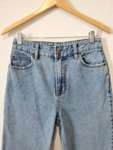 Load image into Gallery viewer, Billabong High Rise Jeans (26)
